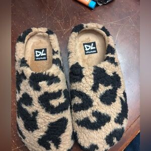 Dirty laundary black tan cheetah print slippers slip on shoes 10 comfort cozy BN